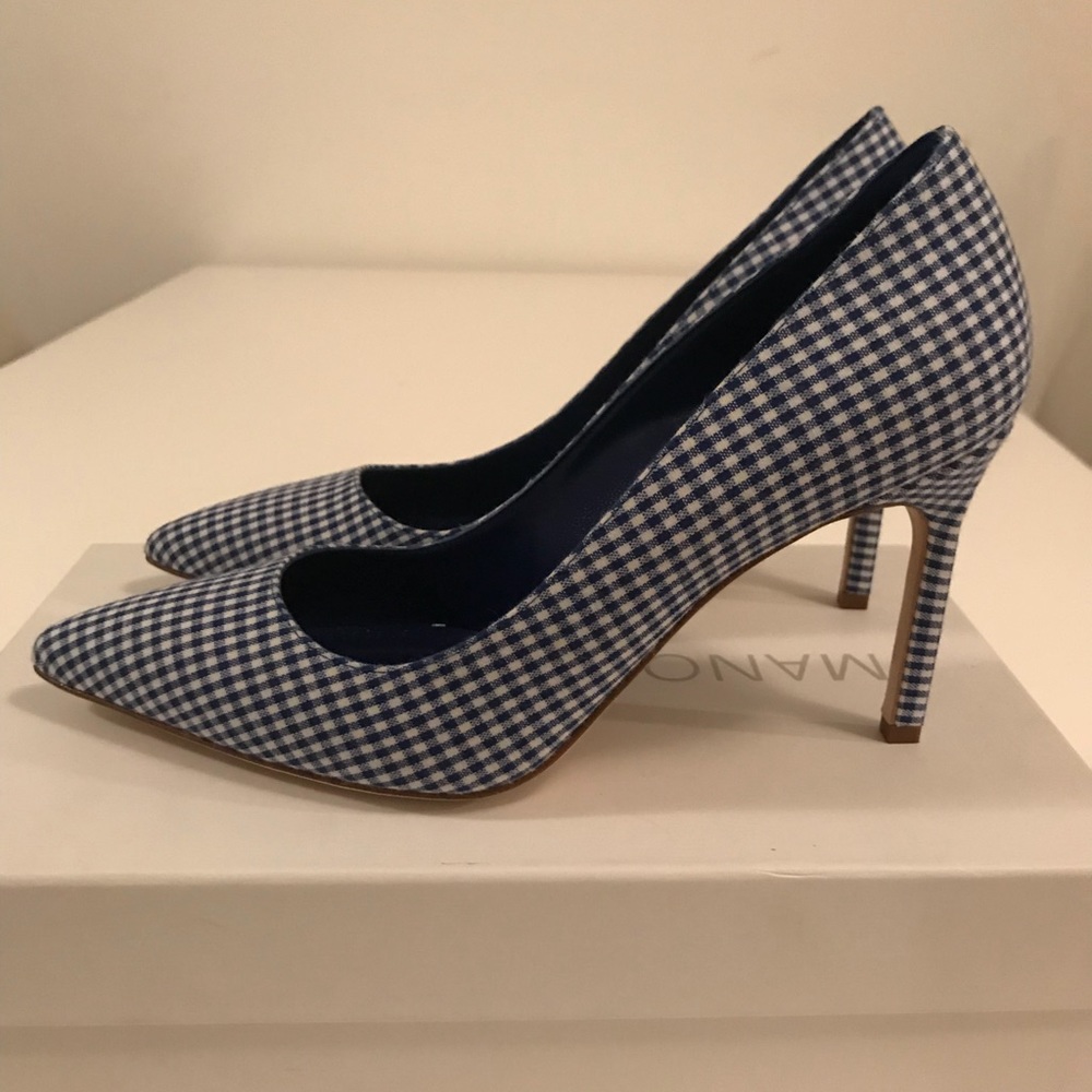 Manolo Blahnik pump in gingham blue